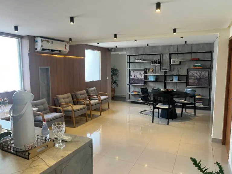 Estrutura moderna da Clínica Pensar Saúde Muriaé - Sala 8